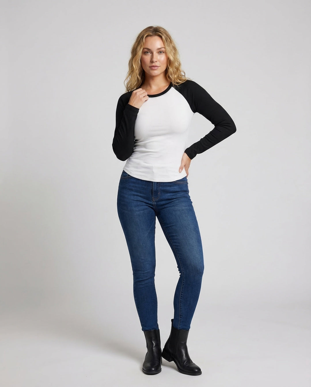 Damen Raglan Langarmshirt im Baseball-Stil für Komfort & Eleganz im Alltag. Sportlich-eleganter Casual-Look.