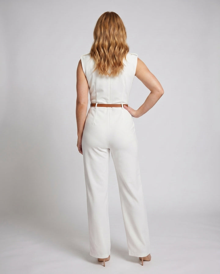Schicker Damen Jumpsuit mit V-Ausschnitt und fließendem weitem Bein, ideal für Abendmode.
