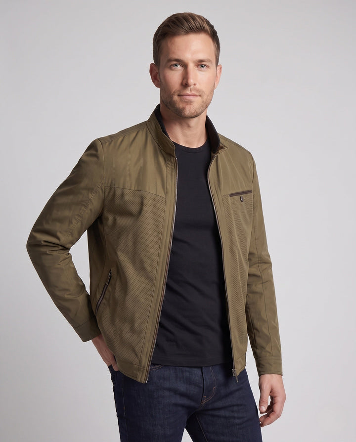Detailansicht des Stehkragens der grünen Herren Hybridjacke. Atmungsaktives Material, ideal für Business Casual.