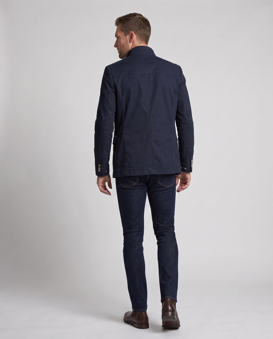 Eleganter blauer Herren Freizeit Blazer mit Stehkragen, Dreiknopf-Design. Perfekt für Business Casual & Alltag.