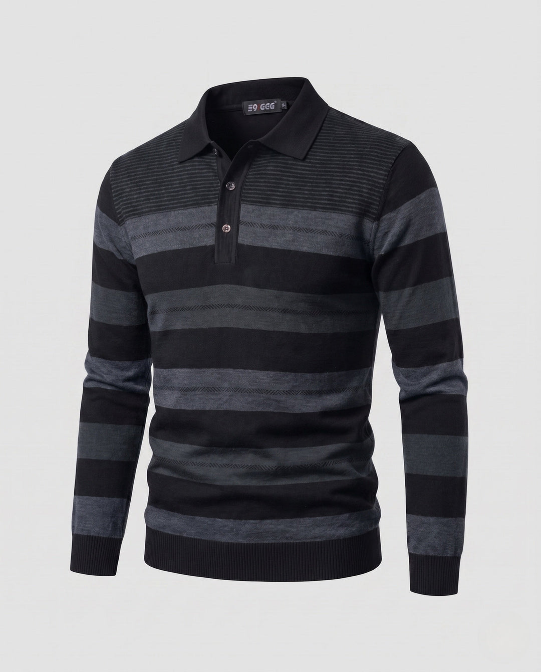 Frontansicht: Eleganter Herren Polo Pullover, Langarm, gestreift, perfekt für Smart Casual.