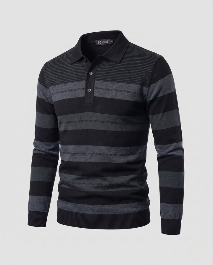 Frontansicht: Eleganter Herren Polo Pullover, Langarm, gestreift, perfekt für Smart Casual.