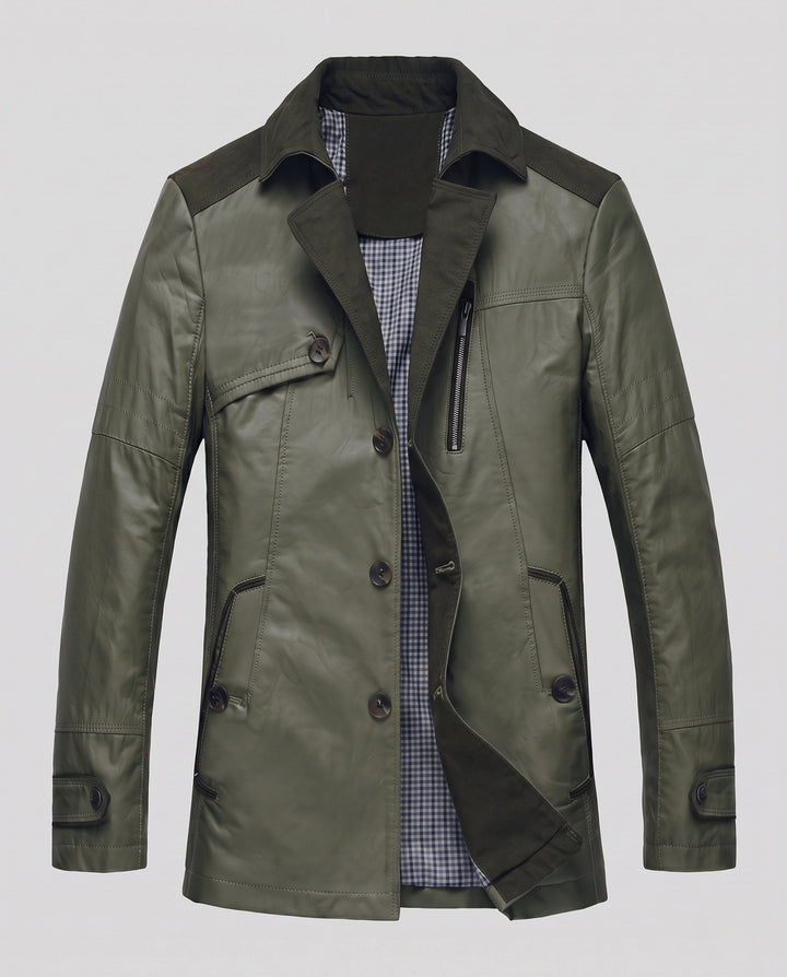 Rückansicht der Herren Feldjacke. Strapazierfähig und bequem, die perfekte Jacke für Outdoor-Aktivitäten.