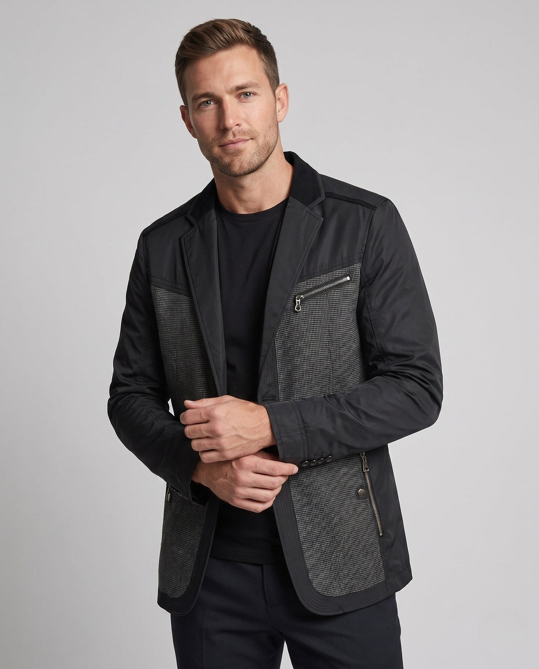 Moderner Herren Hybrid Blazer mit Reißverschluss, ideal für Business Casual Looks und Reisen.
