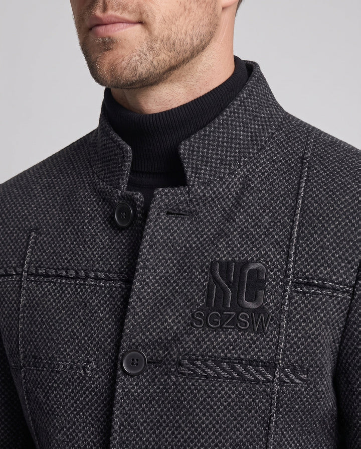Moderner Herren Kurzblazer mit Stehkragen. Perfekt für Business Casual & stilvolle Herbst-/Winteroutfits für Männer.
