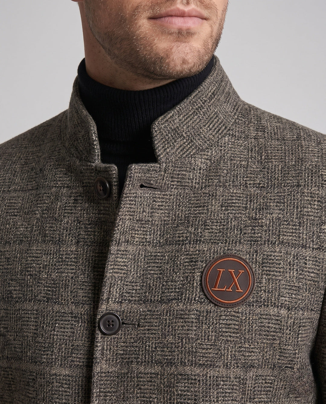 Gepolsterter Herren Kurzmantel mit wärmendem Stehkragen. Komfortable & elegante Winterjacke für Herrenmode.