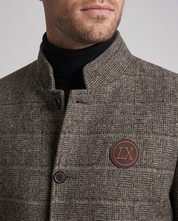 Gepolsterter Herren Kurzmantel mit wärmendem Stehkragen. Komfortable & elegante Winterjacke für Herrenmode.