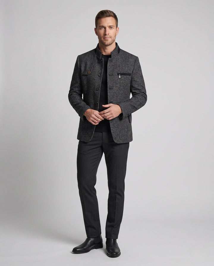 Moderner Herren Kurzmantel mit Stehkragen, warm & stilvoll, ideal für Winter & Übergangszeit. Elegante Herrenmode.