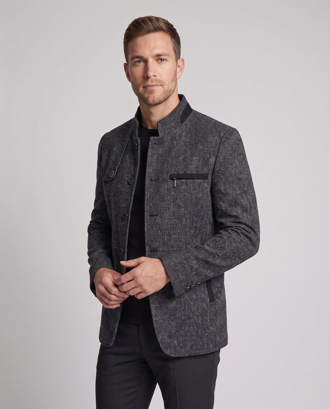 Eleganter Herren Kurzmantel, Business Casual Stil mit Stehkragen. Perfekter warmer Übergangsmantel für Herren.