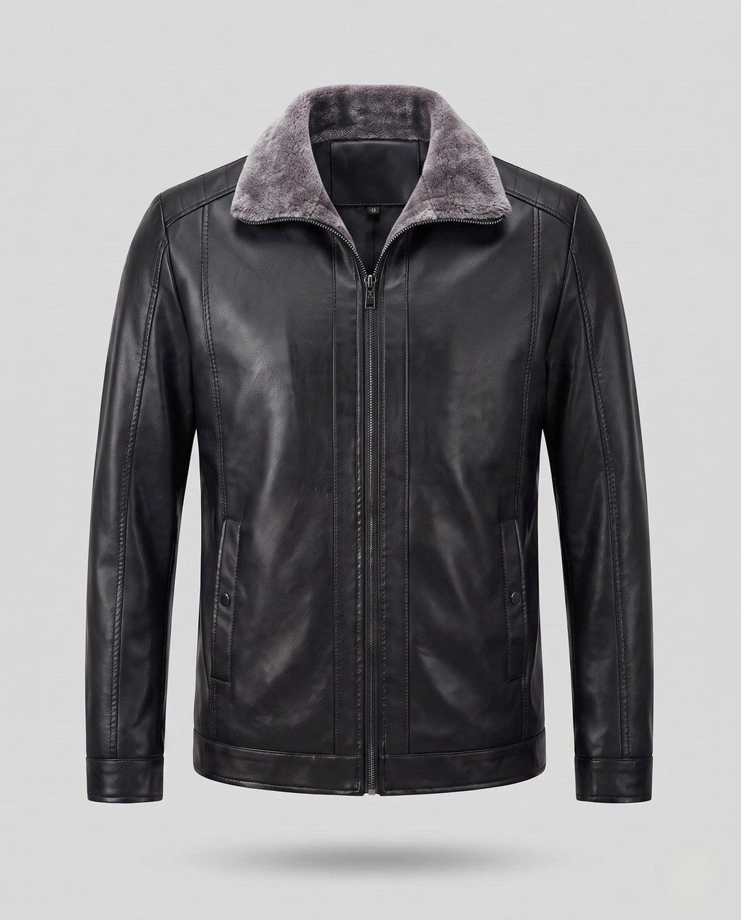 Vielseitige schwarze Herren Lederlook Übergangsjacke mit Stehkragen. Für Freizeit und Business-Casual Outfits.