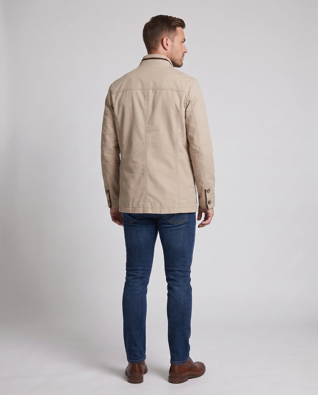 Moderne Herrenjacke mit Stehkragen und schlanker Passform, ein Must-have für Männer Outfits.