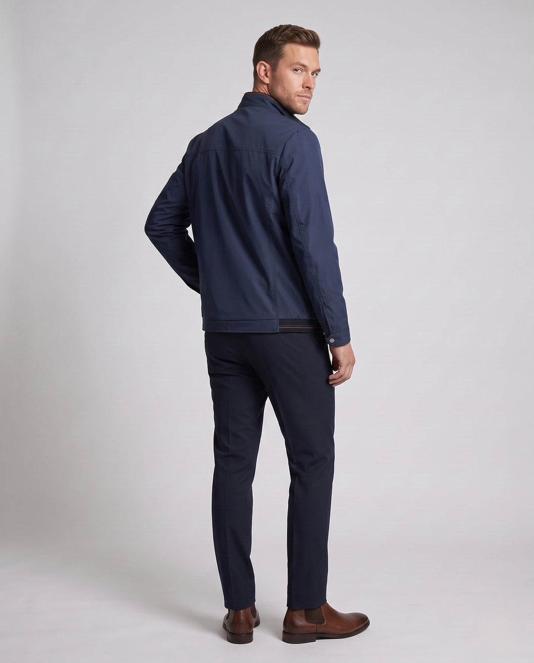 Elegante leichte Herrenjacke mit Stehkragen, ideal als Alltagsjacke für Frühling & Herbst.