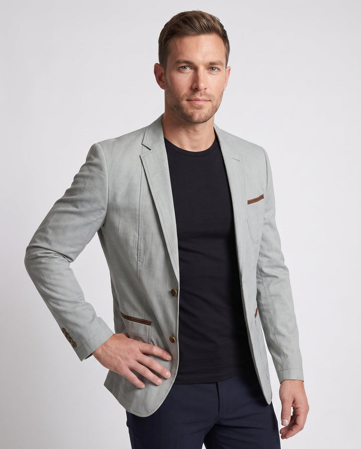 Moderner Herren Blazer im Business Casual Stil. Leichter Freizeit Blazer mit elegantem Schnitt für Herrenmode.