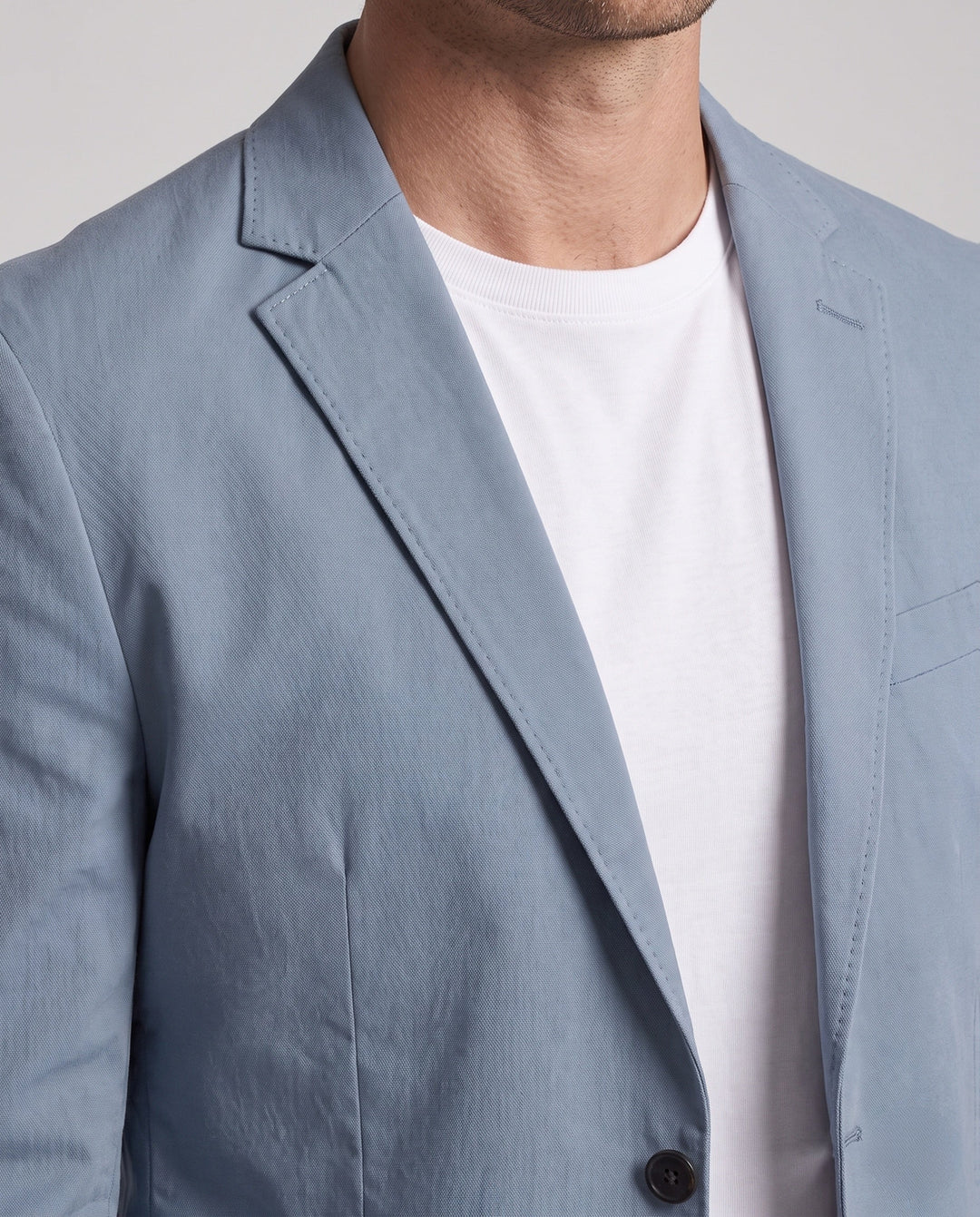 Vielseitiges Herren Jackett in Marineblau, ideal für Geschäftsreisen & Freizeitlooks, knitterarm.
