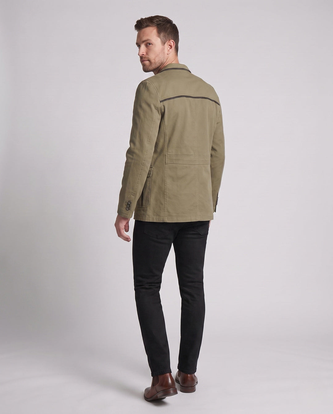 Stylischer Herrenblazer im Feldjacken-Design für Casual & Business Casual Outfits, vielseitig & modern.