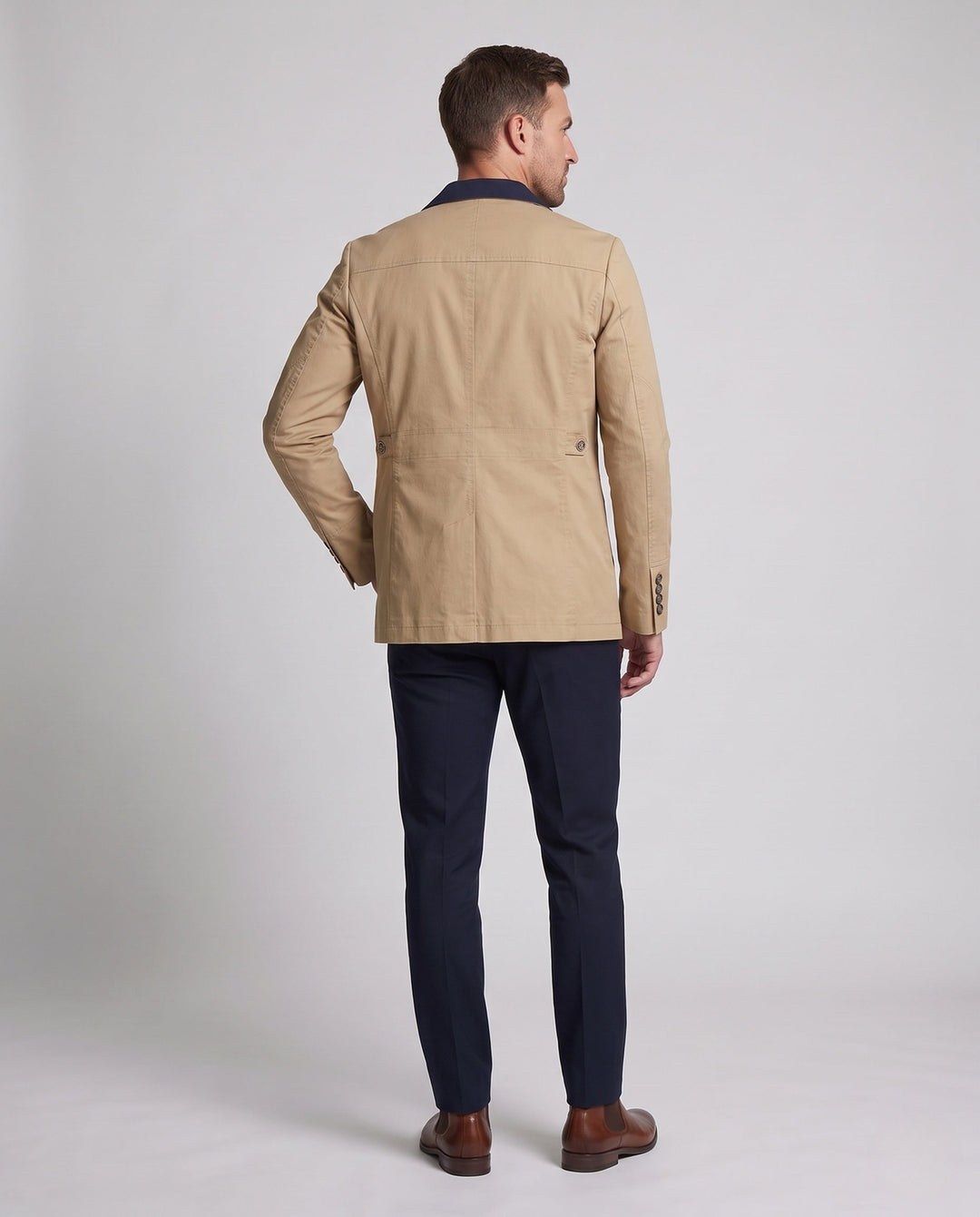 Vielseitige Herren Smart-Casual Kurzjacke, modern & elegant, perfekt als Herbst- oder Frühlingsjacke.