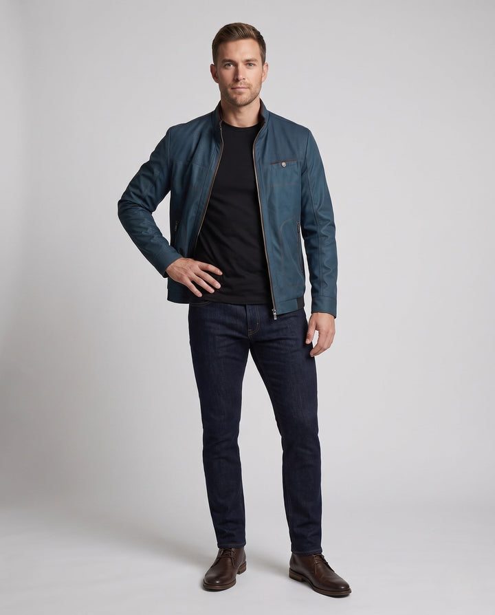 Herren Lederlook-Jacke mit Stehkragen, Reißverschluss, urbanem Stil. Bequeme Freizeitjacke für den Alltag.