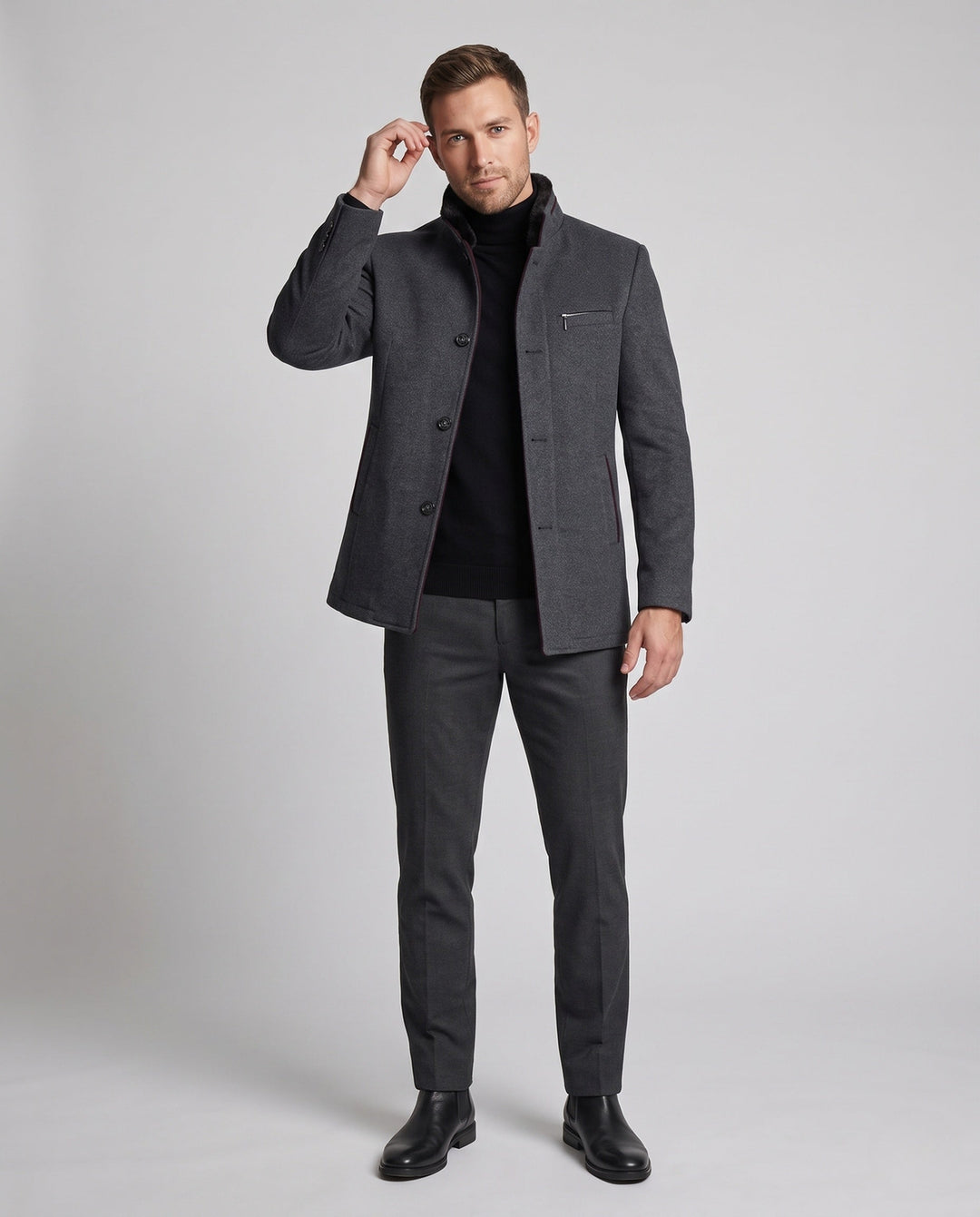 Eleganter Herren Thermomantel mit Stehkragen, warm für den Winter. Stilvolle Business- & Freizeitmode für Männer.