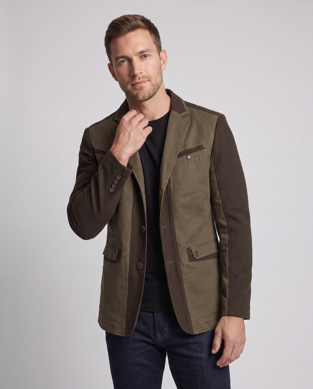 Moderner Steppblazer für Herren, elegant gesteppt mit markanten Kontrastdetails, perfekt für den Übergang.