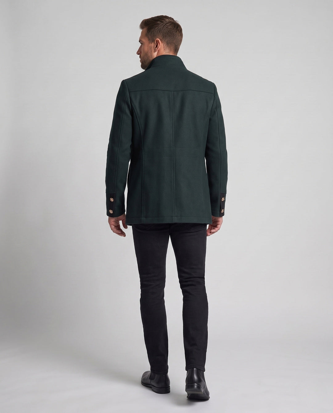 Nahaufnahme der modernen Herren Übergangsjacke, Details wie Kragen und Knopfleiste sichtbar.