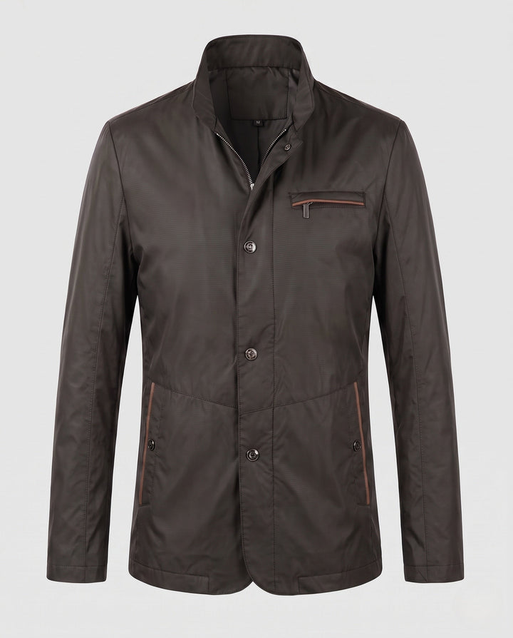 Stylische Herren Jacke mit Stehkragen und mehreren Reißverschlusstaschen. Ideal für elegante Frühling & Herbst Outfits.