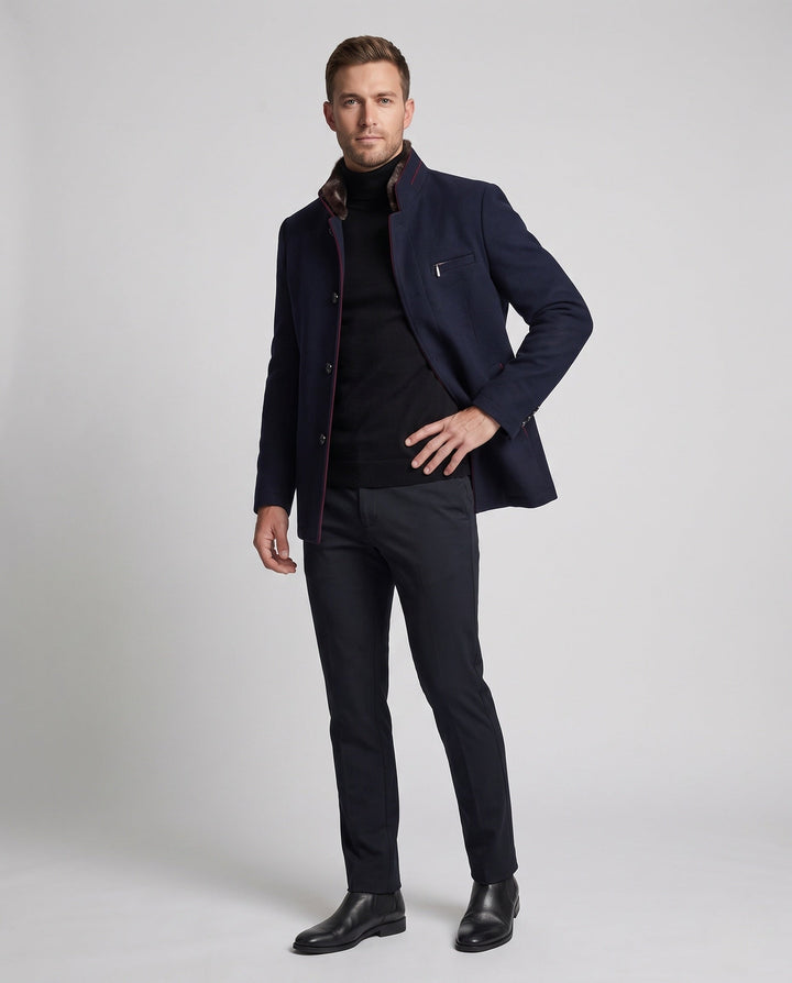 Eleganter Herren Kurzmantel mit luxuriösem Kragenbesatz, warm gefüttert. Perfekt für Business & Winter.