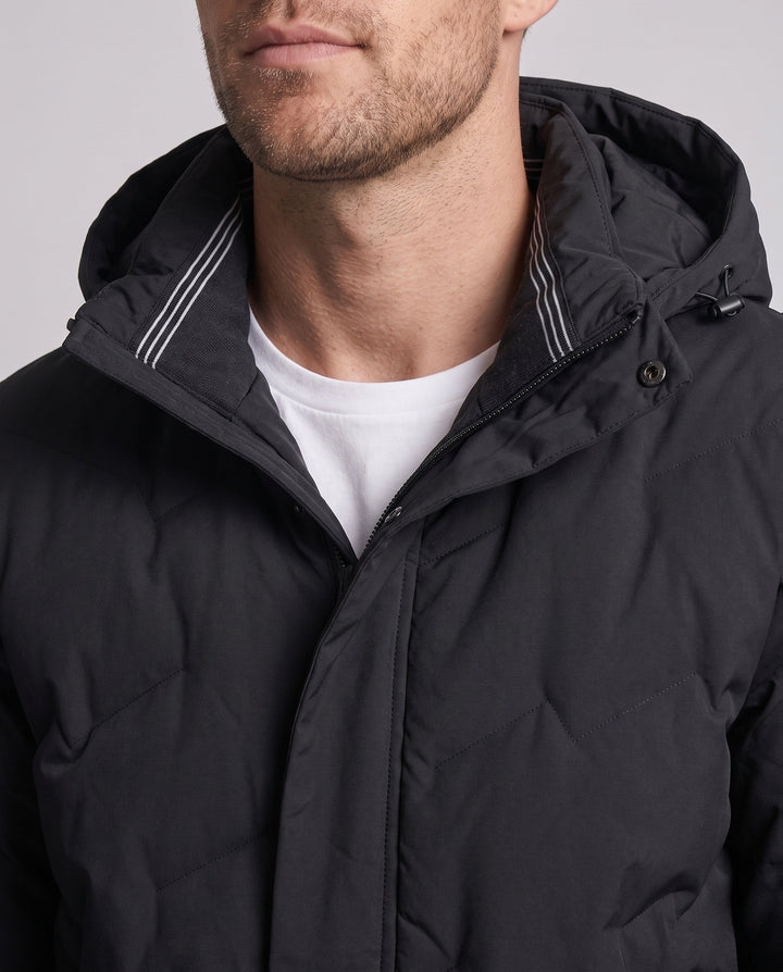 Stilvolle Herren-Daunenjacke mit Kapuze, gesteppt, leicht und warm. Ideal für Freizeit und winterliche Abenteuer.