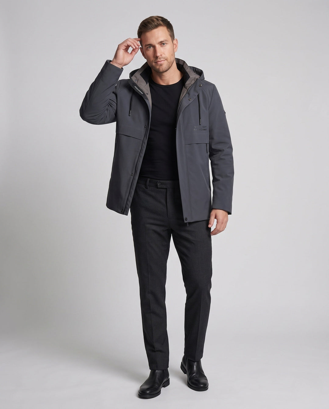 Robuste, warme Herren Winterjacke mit Kapuze, ideal für kalte Outdoor-Tage & winddichten Schutz.