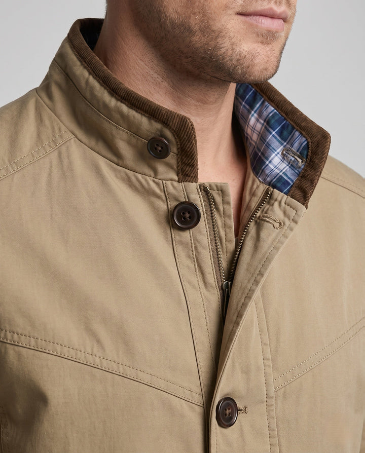 Warme Herren Steppfeldjacke mit Stehkragen und kariertem Futter, perfekt als Outdoor- oder Freizeitjacke.