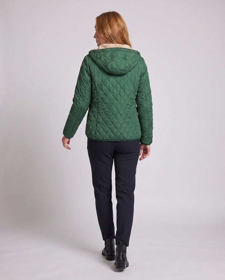 Rückenansicht der warmen Damen Kapuzenjacke, mittellang. Bequem & stylisch, perfekt für kalte Tage.
