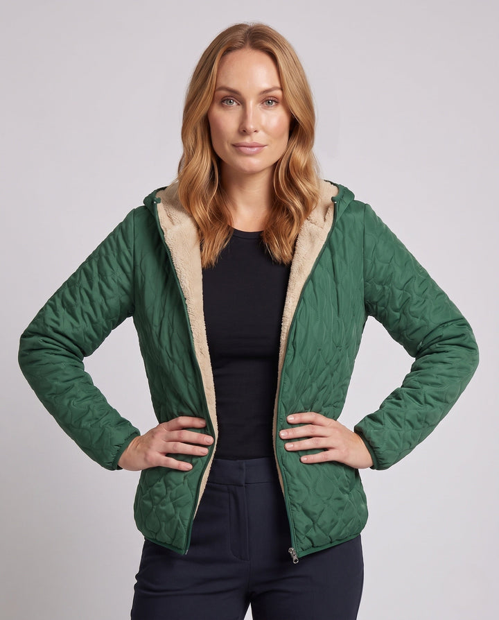 Elegante mittellange Damen Kapuzenjacke, wattiert. Ideale Übergangsjacke für stilvolle Freizeitlooks.