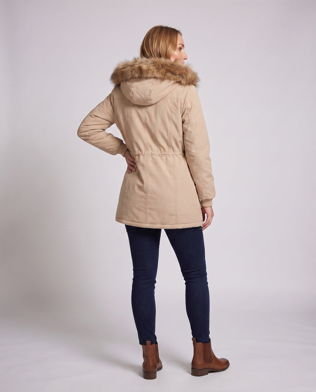 Warmer Damen Parka-Mantel mit Kunstpelzkapuze, gefüttert. Bequeme Oberbekleidung für Herbst & Winter, urbaner Stil.