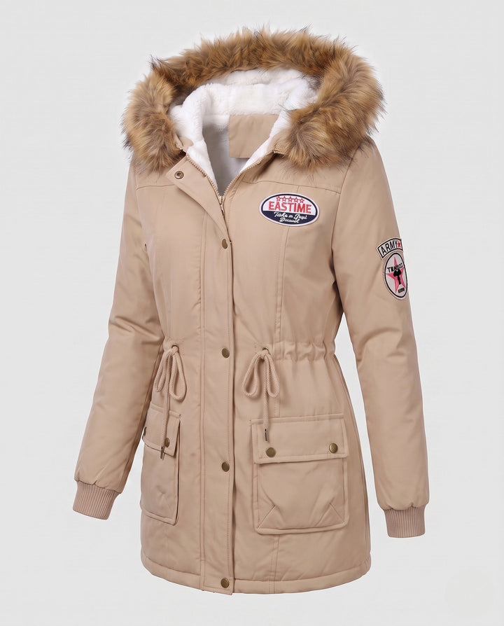 Stylischer Damen Wintermantel, Utility-Stil, warm gefüttert, Kunstpelzkapuze. Perfekt für Kälteschutz & urban.