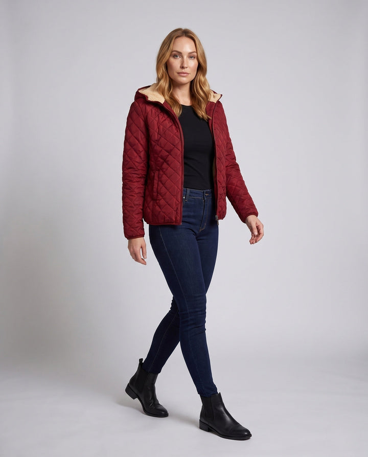 Modische Damen Steppjacke mit Kapuze, leicht & warm, ideal für Herbst & Wintermode.