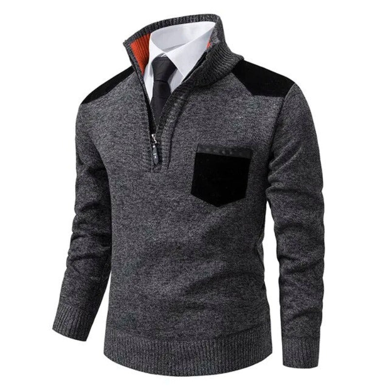 Stilvoller Mann trägt den bequemen Kaschmir Herren Pullover Archer mit Halb-Reißverschluss. Ideal für Herbst & Winter.