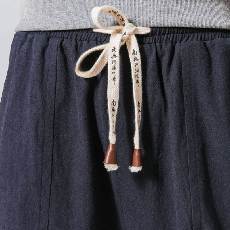 Vielseitige Herrenmode: Bequeme Haremshose im Jogging-Stil, perfekt für Freizeit & Sport.