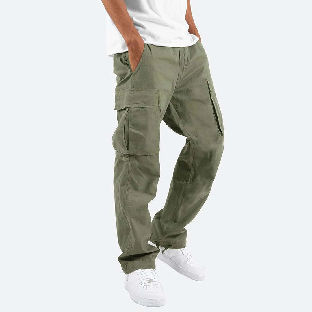 Detailaufnahme der Herren Cargo-Hose Mason: Große Cargotaschen & strapazierfähiger Stoff für lange Haltbarkeit.