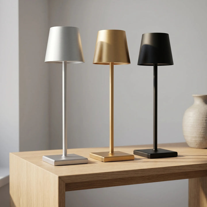 Tragbare Design-LED-Tischlampe, dimmbar & wiederaufladbar. Für Garten, Esstisch oder gemütliche Leseecke.