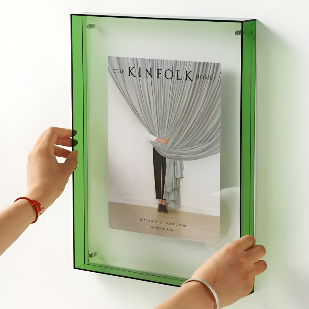 Zeitloser Bilderrahmen, modernes Finish, ideal für Fotos an der Wand.