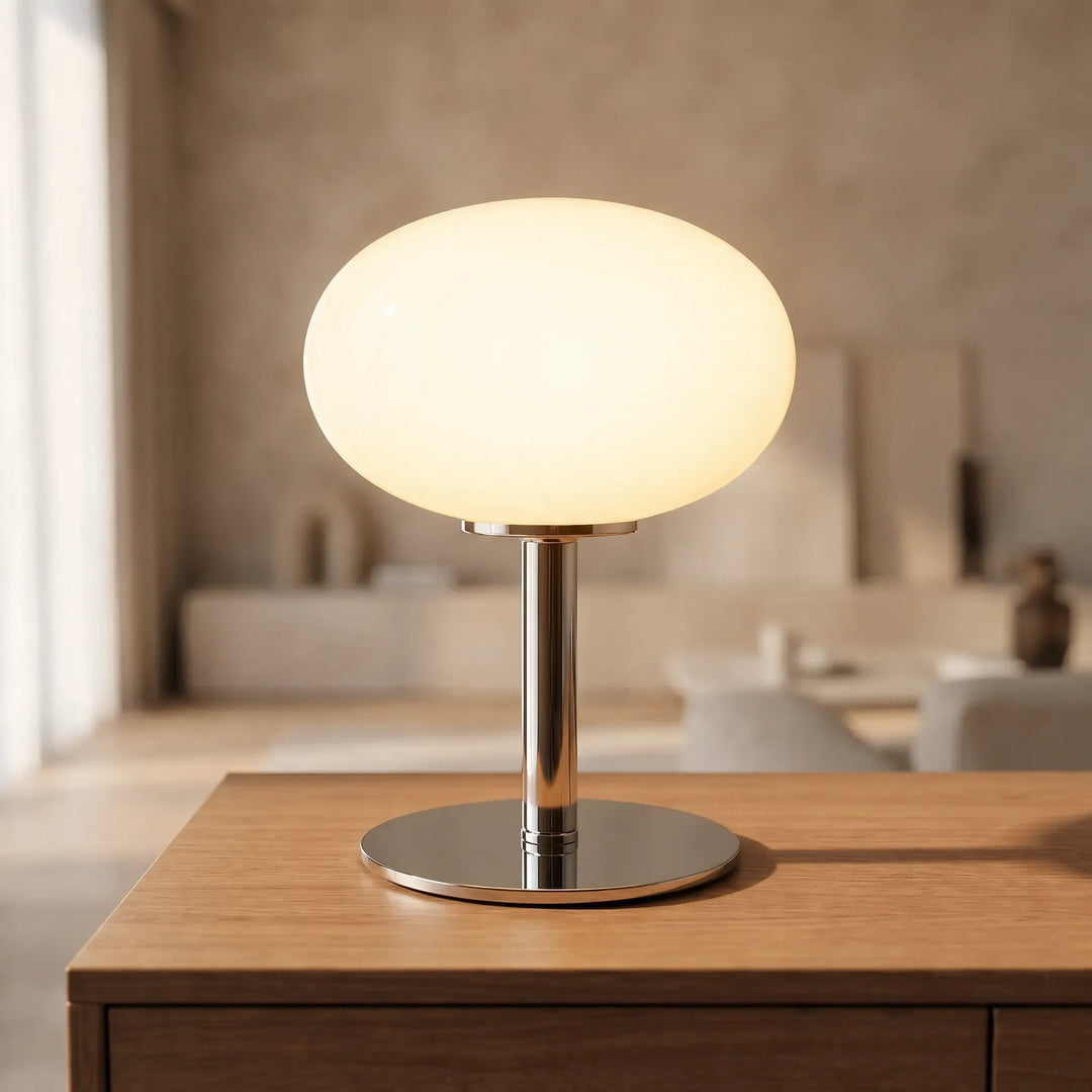 Elegante kabellose Bauhaus-Tischlampe aus Chrom, dimmbar, perfekt für Wohnzimmer oder Büro.