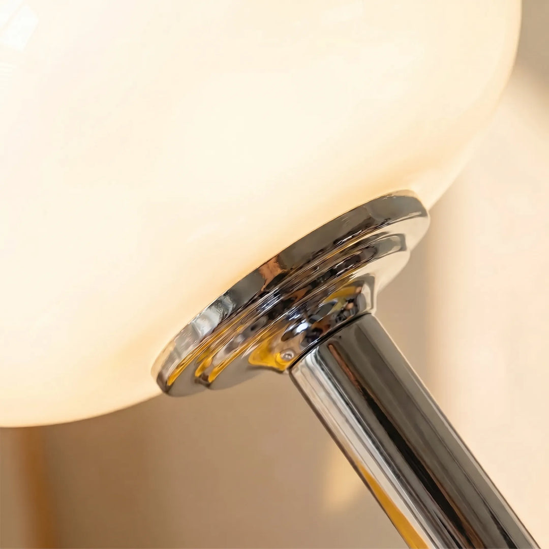 Mid-Century Design-Tischlampe, kabellos, mit 3 Helligkeitsstufen, perfekt für moderne Retro-Einrichtungen.