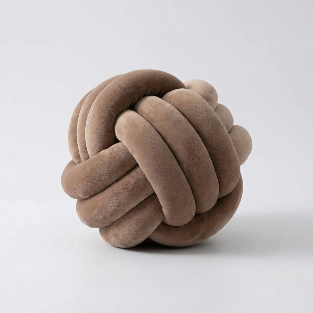 Samtiges, weiches Rundkissen mit einzigartigem Knotendesign. Gemütliches Dekokissen für Wohn- und Schlafzimmer.
