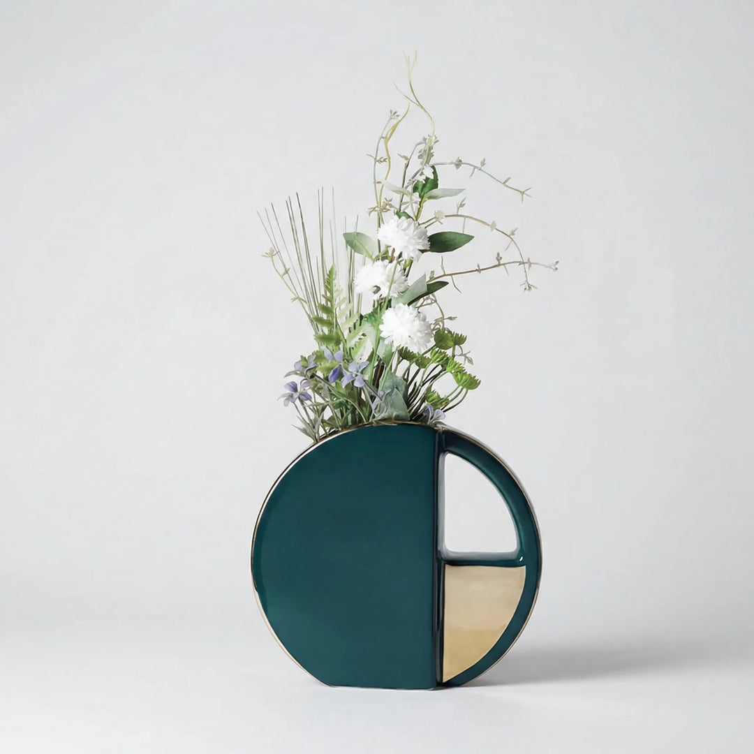 Stilvolle runde Dekovase mit modernem Akzentdesign in lebendigem Orange und Grün, perfekte Geschenkidee fürs Wohnzimmer.