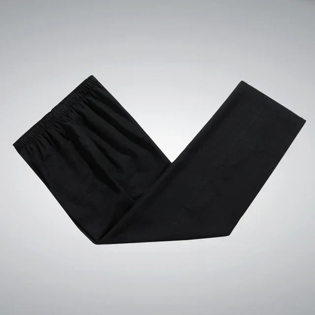Modernes Herren Outfit: Japanisches Freizeit-Set. Zweiteilige Herrenbekleidung mit speziellem Patch Design.