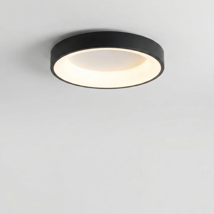 Runde LED-Deckenleuchte als Schlafzimmerlampe, flach und dezent, schafft eine angenehme Lichtstimmung.