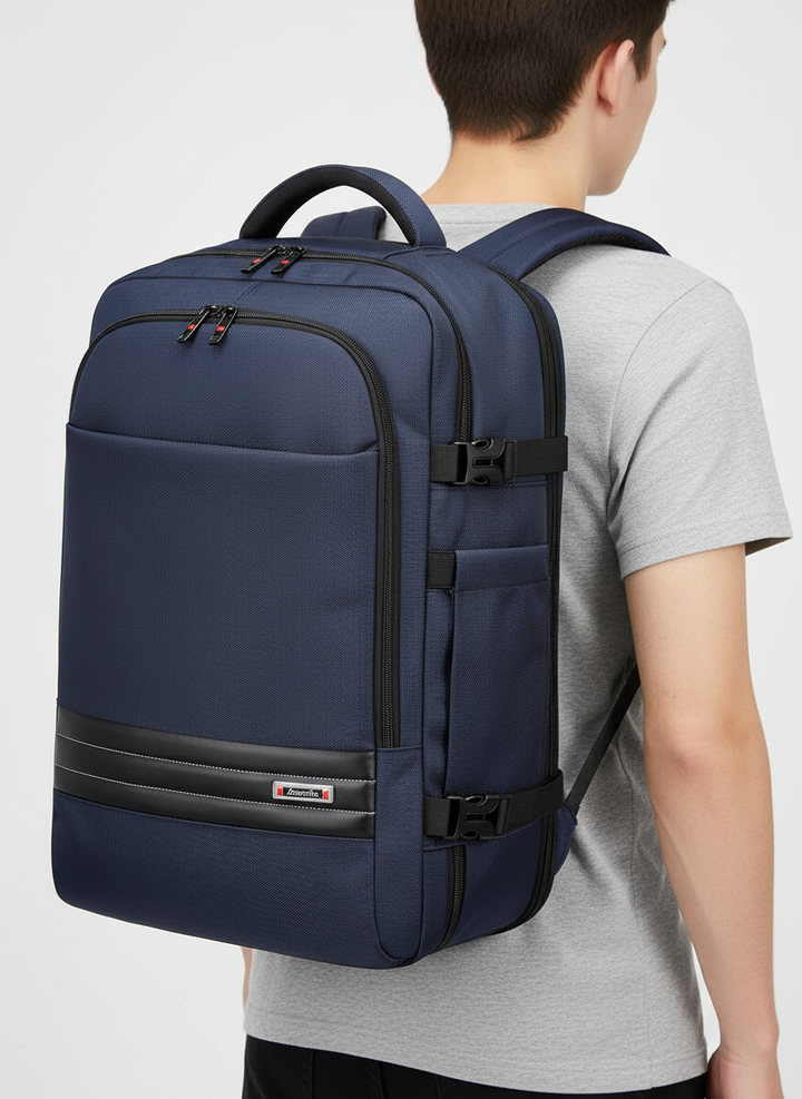 Stilvoller VoyageBack Rucksack in Schwarz, multifunktional und ergonomisch für komfortables Reisen.