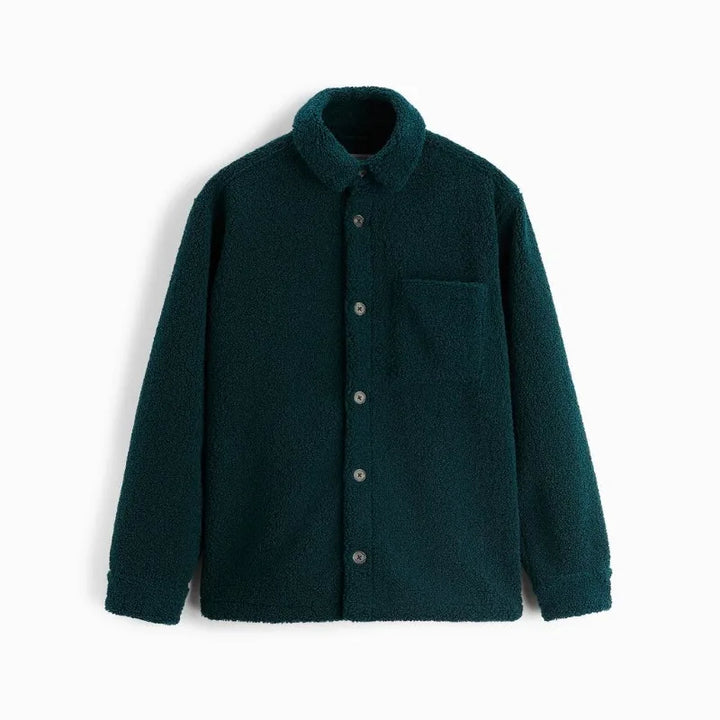 Stilvolle Herrenjacke aus Teddy-Fleece mit durchgehender Knopfleiste und aufgesetzter Brusttasche.