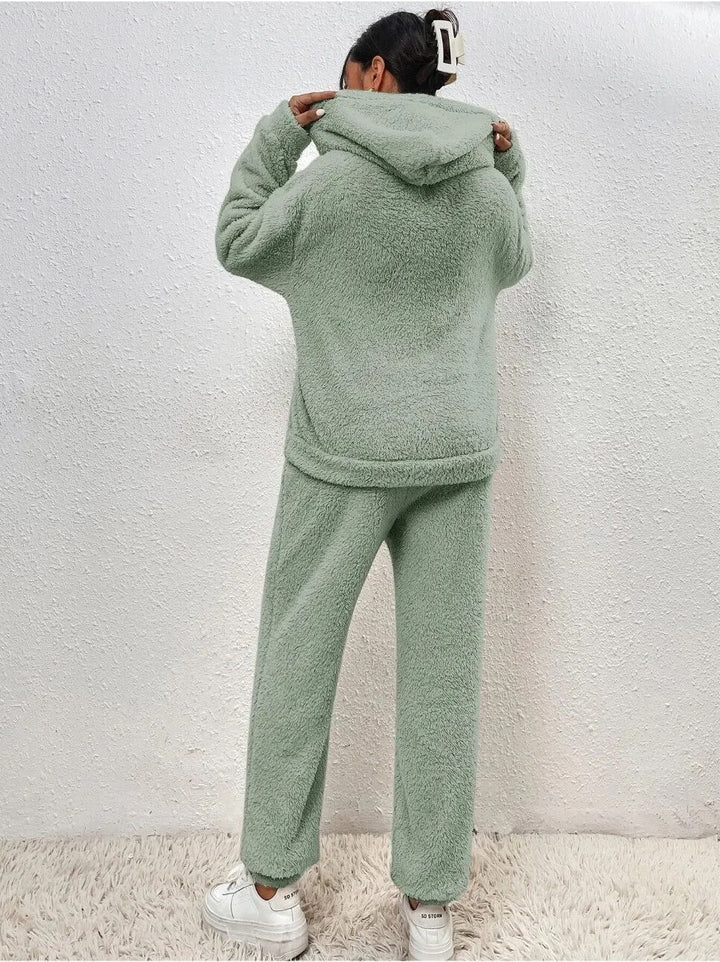 Bequeme Teddy-Sweatpants für Damen, passend zum Hausanzug-Set, ideal für Freizeit.