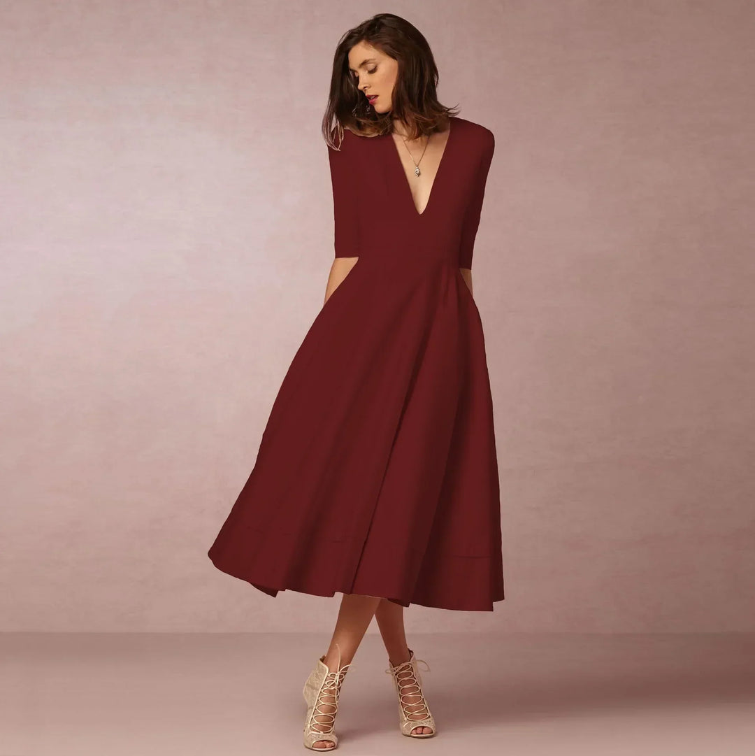 Leichtes, elegantes Midikleid für Damen, fließender Stoff für anmutige Auftritte. Perfekt als Abendkleid.