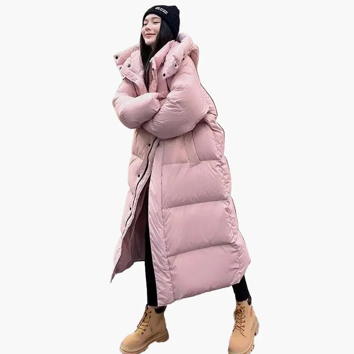 Langer, warmer Damen Oversized Puffer Wintermantel mit Kapuze für optimalen Kälteschutz im Outdoor-Bereich.